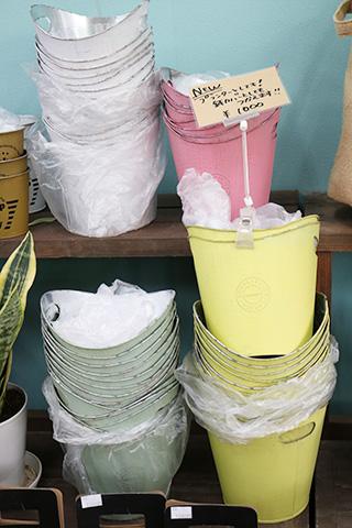 ブリキのプランター